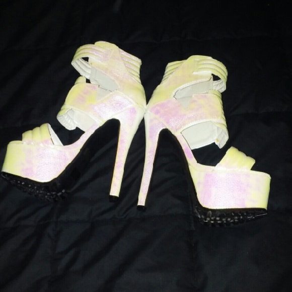 Platform booties - Picture 4 of 4